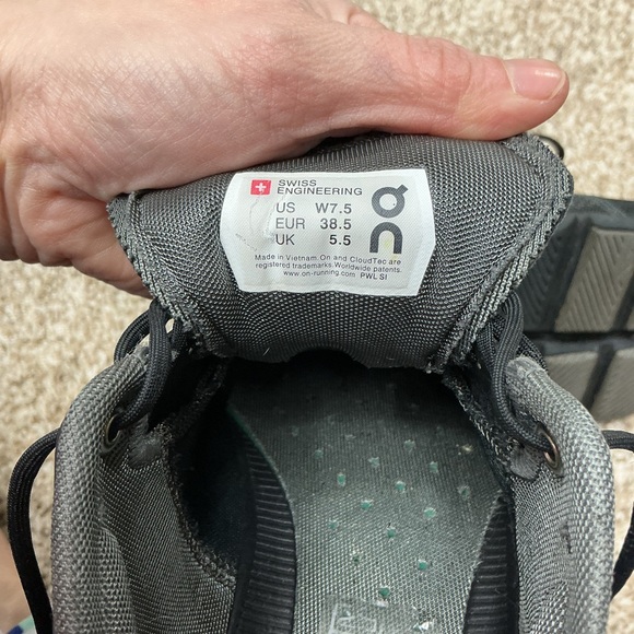 On Running Women's Cloud 2 Athletic Shoes - Black - Picture 8 of 8